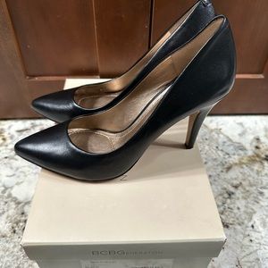 BCBGeneration Black Pumps